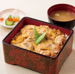 大山鶏のふわとろ親子重
