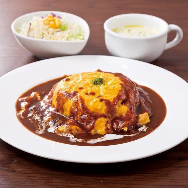 【洋食の定番メニュー！】ふわふわ卵のオムライス　1660円(税込)