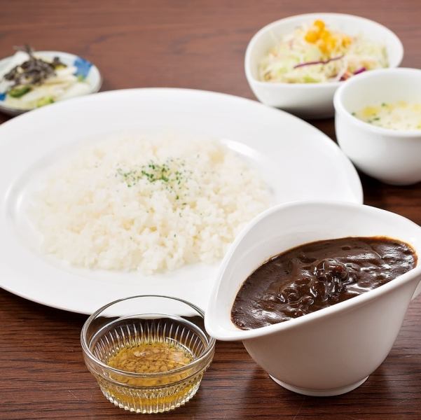 【長年の歴史ある逸品をご堪能♪】国会ビーフカレー　1560円(税込)
