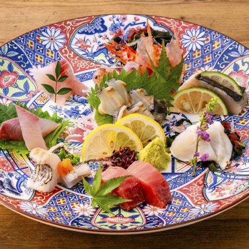 Assortment of 8 types of sashimi (1 serving)