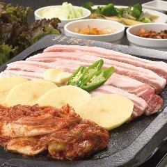 【サムギョプサル×チーズダッカルビ】欲張りな方にお奨め《ダブルコース3650円》