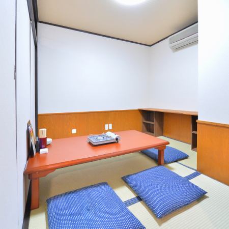 A private room for 5 people.A maximum of 13 people including the private room with tatami mat seating for 6 people.