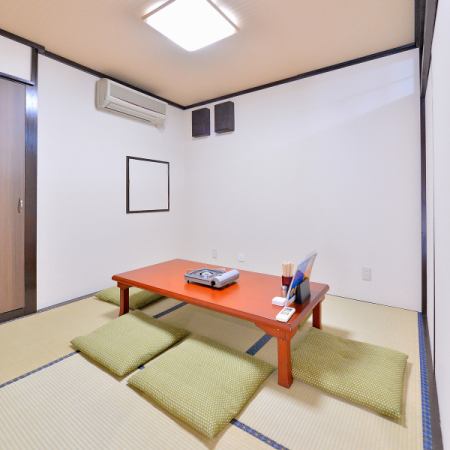 A private room for 6 people.A maximum of 13 people including a private room with a tatami room for 5 people.