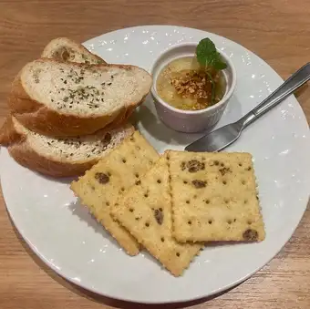 꿀과 크림 치즈 딥