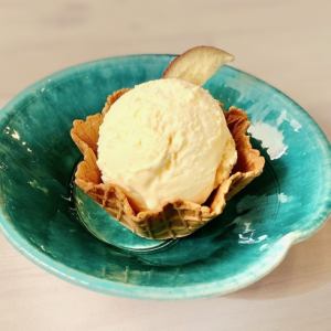 即使明天世界末日，我今天也会种一棵苹果树。香草冰淇淋