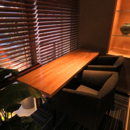 It is a private seat that can be used by two or three people.It is a very nice atmosphere with soft lighted up planting.