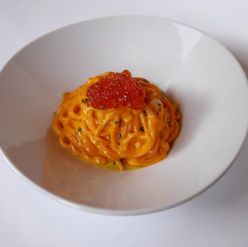 Creamy fresh pasta with salmon roe and sea urchin