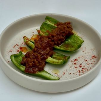 香脆青椒和辣肉醬
