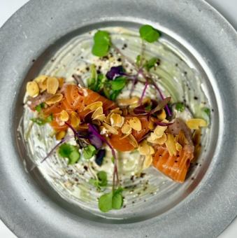 サクラマスのカルパッチョ 酒粕ソースとローストアーモンド