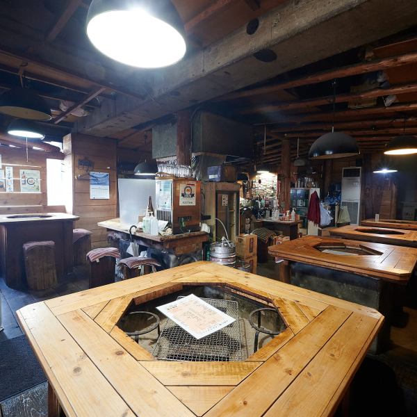 We have tables with hearths that you don't see very often! It's especially delicious to sit around the hearth and grill your own wild game. If there's a menu you don't know how to grill, please feel free to ask our staff! Enjoy some unusual dishes in a restaurant wrapped in the warmth of wood!