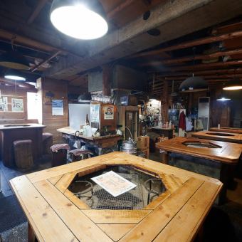 We have five tables with hearths that can seat six people! Gathering around the hearth is sure to be a great time! Wash away the fatigue of everyday life in a mountain cabin-style restaurant that is a little removed from the everyday. We can also accommodate large parties, so please consider us when planning a unique party!