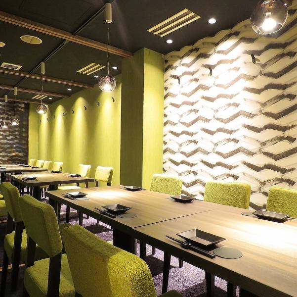 【個室完備】 ご宴会は『楽蔵 岡山本町店』にお任せください！大人数様向けの大型個室では、ゆったりとした楽しいひと時をお過ごしいただけます。中小規模のお食事にピッタリの個室もご用意しているので、ご家族でのご利用や仲間内の飲み会にも。