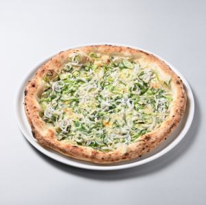 九条韭菜和银鱼披萨