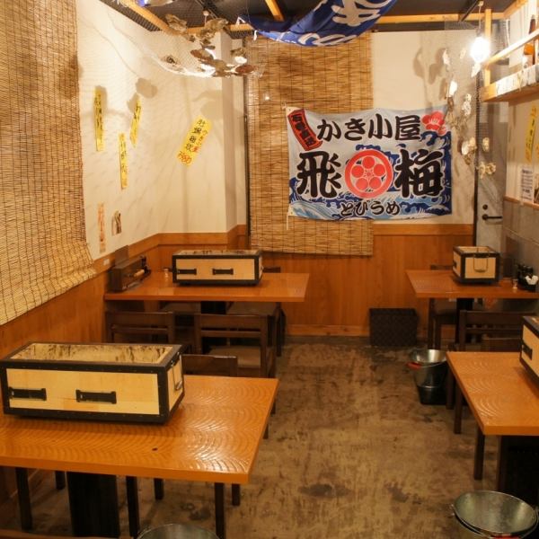 【テーブル席】卓上で牡蠣や魚介を焼いて味わえる店内は、まるで港町に来たかのよう♪仙台駅前で気軽にかき小屋体験！最大34名貸切もOKです！