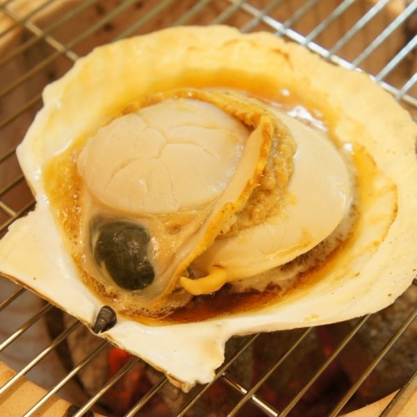 Grilled scallops 999 yen (tax included)