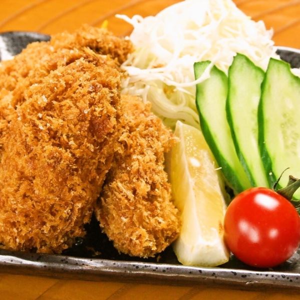 Fried oysters 4 pieces 899 yen (tax included)