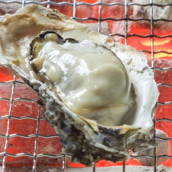 Oysters, sea urchin, and scallops shipped directly from Ishinomaki are a great deal! You can enjoy them to your heart's content♪