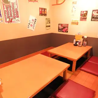 2～4名様席を3卓ご用意♪お座敷でのご宴会もお待ちしてます♪