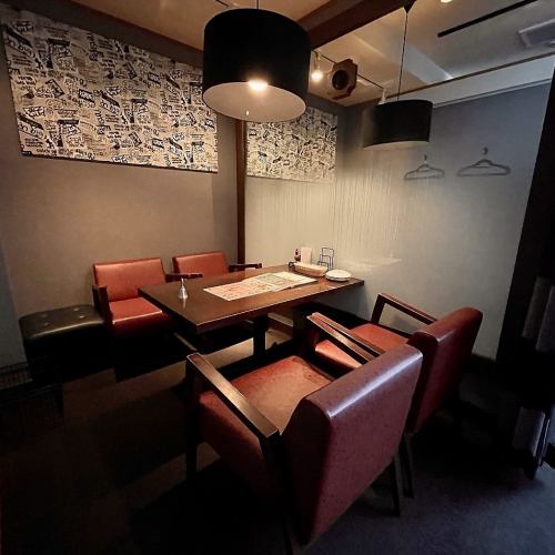 落ち着いたシックな店内