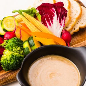 时令 bagna cauda “蔬菜蘸温热凤尾鱼酱”