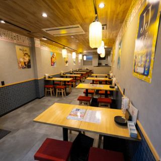 The bright wood-grain interior of the store.Enjoy our famous gyoza and sake in a restaurant that gives you a nostalgic feel.