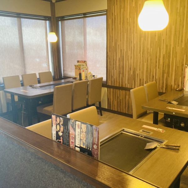 Table seats are available in the spacious store.We can accommodate large groups, so please feel free to contact us! Enjoy a delicious and fun time with your family and friends in the relaxed atmosphere of the restaurant.*The image is an affiliated store