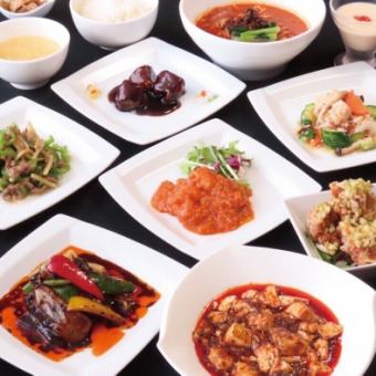 Lunch set with 6 dishes including a choice of main course, 2000 yen (tax included)