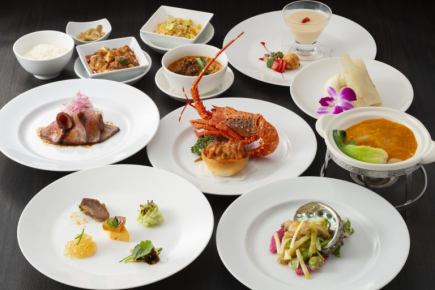 A luxurious course featuring plenty of premium ingredients such as shark fin and lobster. 15,000 yen (tax included)