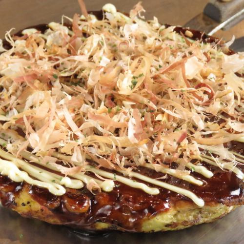 ≪全店人気No.1のお好み焼き≫名物！豚肉をたっぷり100g使用した「ぶた玉」