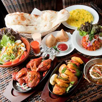 【本場タンドリーチキン＆シークカバブ】選べるカレー贅沢インド堪能コース全11品120分飲み放題