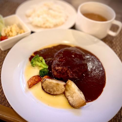 【絶品】肉汁あふれる大人気ハンバーグ◎