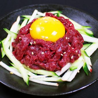 Sakura yukhoe (horse meat)