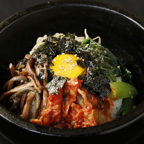 Stone-grilled bibimbap (with seaweed soup)