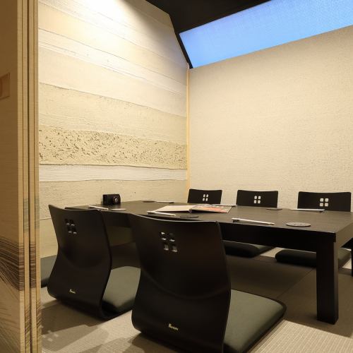 If you connect two seats (1 to 6 people) in a completely private room, it will become a private room for 14 people.