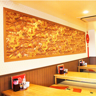 お座敷28席、貸切は50名様からご相談ください!大人数での会社の宴会はお座敷、楽しく仲間内での宴会は円卓♪