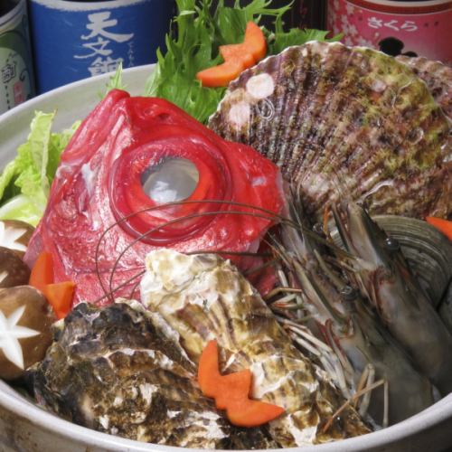 [This is the perfect dish for your year-end party!] Scallops, oysters, and shrimp! A luxurious hotpot! "Hamachanko Hotpot Course" and "Seafood Chige Course"