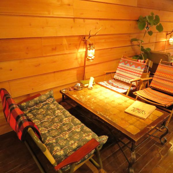 At night, enjoy the feeling of Night Camp in the warm light of a lantern swaying on the table.Enjoy adult time with our proud outdoor-style food and drinks ♪