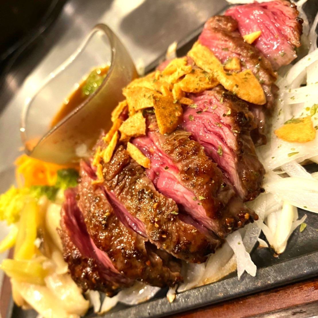 キャンプ気分でワイルドな演出も楽しいアウトドア料理が多数★