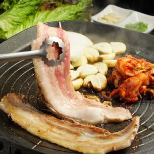 돼지 삼단 장미 고기
