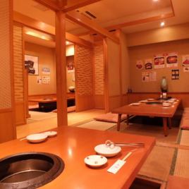 A popular private room with a sunken kotatsu.OK for 4 to 12 people.There is also a private room that can accommodate up to 30 people by connecting two private rooms! ◎ [Kannai/Sakuragicho/Bashamichi/Yakiniku/Korean cuisine/Samgyeopsal/Cheese dakgalbi/Hot pot/Wine/All-you-can-drink/3 hours/Private rooms/Zashiki/Girls' night out/ Date/Anniversary/Birthday/Entertainment/Banquet] Private room charge: 2000 JPY (excluding tax)