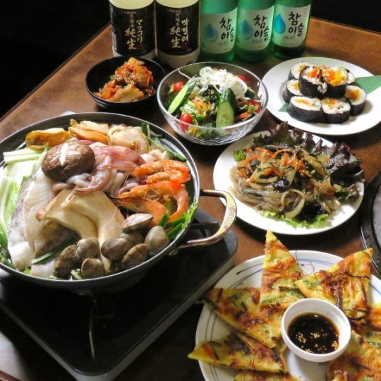 [Perfect for parties and entertaining guests] Free makgeolli gift included! 2 hours of all-you-can-drink ★ Luxurious seafood hotpot course for 8,800 yen ♪