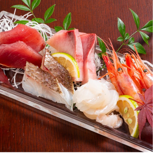 You can lavishly enjoy seafood such as puffer fish, crab, and fresh sashimi.