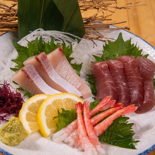 【◆旬の味覚を嗜む！お刺身三種盛り】