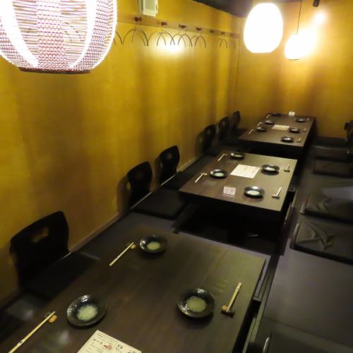 The sunken kotatsu seats can accommodate up to 20 people. Also available as a semi-private room.