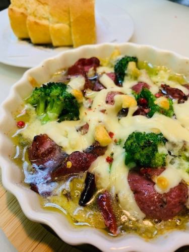 Gizzard, broccoli and cheese ajillo