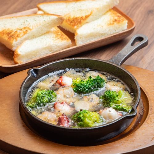 アヒージョ　・海鮮