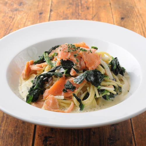 スモークサーモンとほうれん草