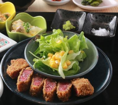 極上和牛レアかつ御膳 3388円(税込)