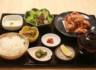 昆布〆鶏の唐揚げ定食