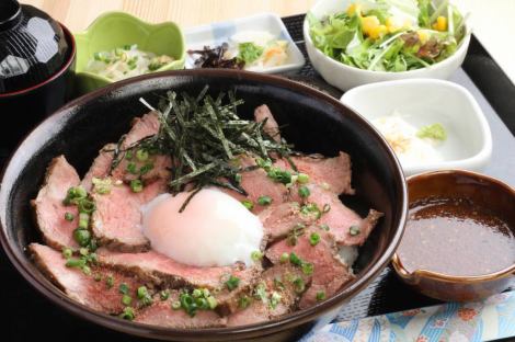 【ローストビーフ丼定食】2068円